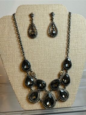Teardrop Statement Necklace and Earring Set in Gunmetal Black